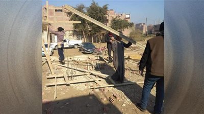 إزالة شدة خشبية ووقف أعمال بناء مخالف بأخميم فى سوهاج