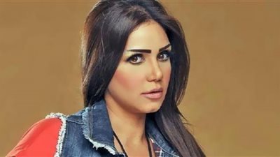 في أحدث جلسة تصوير لها.. إيناس عزالدين تخطف الأنظار بفستان باللون الزيتي (صور)