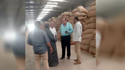 رئيس مدينة إهناسيا يتابع انتظام توريد واستلام القمح بالشون