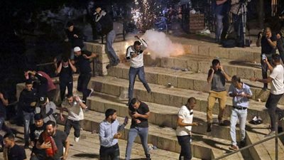مُستوطنون إسرائيليون يُهاجمون قرية في الخليل