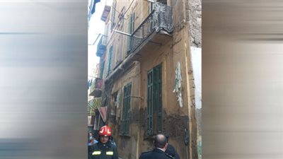 انهيار سقف عقار قديم من 3 طوابق في اللبان بالإسكندرية