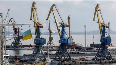 مسؤول في ميناء ماريوبول يكشف موعد مغادرة أول سفينة شحن