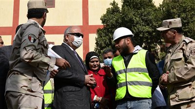 محافظ قنا يتفقد عددًا من المنشآت الصحية بقوص ضمن 