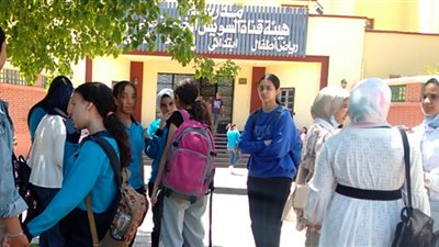 تباين الآراء بين طلاب الشهادة الإعدادية بالإسماعيلية من امتحان الدراسات