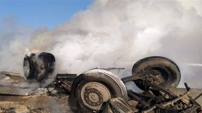 وفاة شخصين في انفجار سيارة تريلا بالطريق الأوسطي