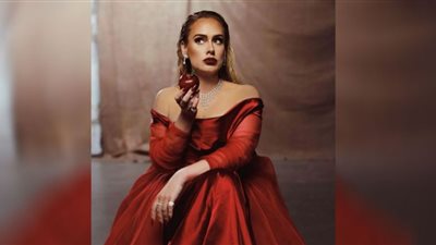 بالأحمر الصارخ.. أديل تكشف موعد كليب 