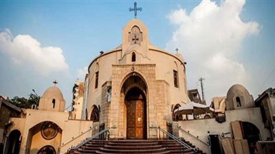 كهنة كنيسة مارجرجس في سوهاج يترأسون القداس الإلهي