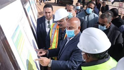 الوزير يتابع اللمسات النهائية لأعمال تشطيبات المرحلتين الأولى والثانية لمشروع القطار الكهربائى الخفيف LRT