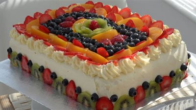 سريعة التحضير.. طريقة عمل كيكة الفواكة اللذيذة