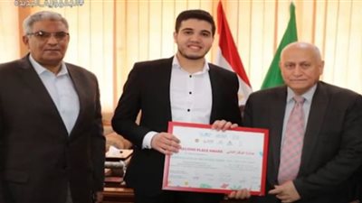 تفاصيل فوز طالب مصري بالمركز الثاني عالميًا في مسابقة القرآن الكريم بروسيا (فيديو)