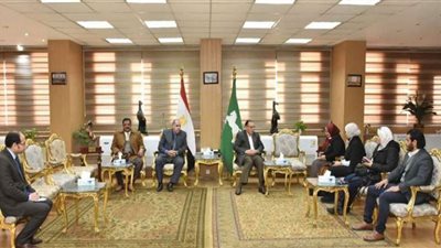 محافظ الشرقية يلتقي مساعد رئيس هيئة الدواء المصرية