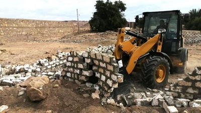 محافظ أسوان يوجه بإعادة رصف الطرق بدراو