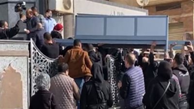 فيديو بث مباشر .. أهالى شربين تودع الإعلامي الراحل وائل الإبراشي إلى مثواه الأخير