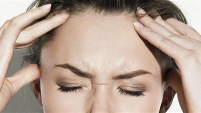 طريقة بسيطة للتخلص من الصداع الناجم عن ارتفاع أو انخفاض ضغط الدم