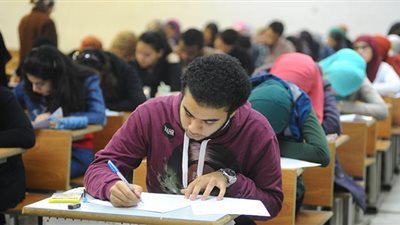 حقيقة فرض رسوم على طلاب الجامعات الحكومية كشرط لأداء الامتحانات