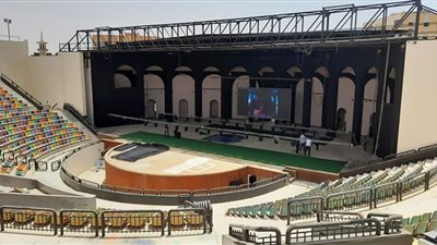 بعد 20عام من التوقف.. المسرح الرومانى بالإسماعيلية يفتح أبوابه لتشجيع محمد صلاح