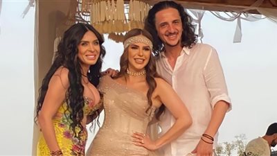 حفل زفاف دنيا عبدالعزيز يتصدر محركات البحث (صور)