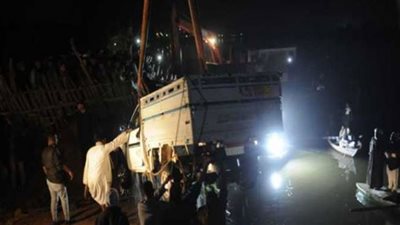 انتشال جثة الضحية الخامسة من مكان معدية الموت في منشأة القناطر