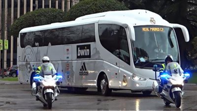 حافلة ريال مدريد تتحرك لملعب دو فرانس استعدادا لمواجهة ليفربول في دوري الأبطال