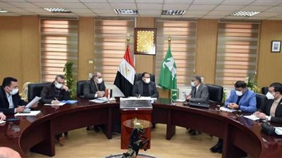 محافظ الشرقية يعقد إجتماعاً لإستعراض مشروعات الغاز بقرى حياة كريمة بالحسينية