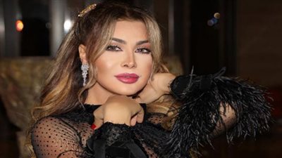 نوال الزغبي تستعرض شبابها بفستان مدرج اللون