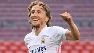 ريال مدريد يتفق مع مودريتش على التجديد لموسم إضافي