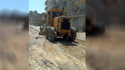 محافظ الشرقية يُتابع أعمال رصف شارع عرابي في كفر صقر