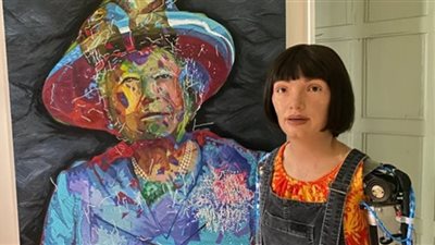 بمناسبة اليوبيل البلاتيني .. روبوت يرسم لوحة للملكة إليزايبث الثانية