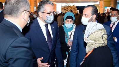 شاهد.. وزراء السياحة والآثار والبيئة والشباب والرياضة في جناح 