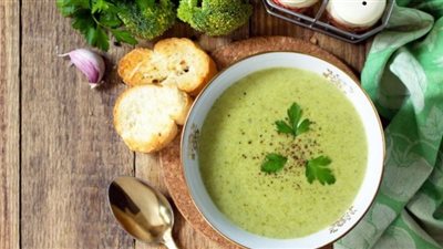 لنسف الدهون.. طريقة عمل شوربة البروكلي اللذيذة