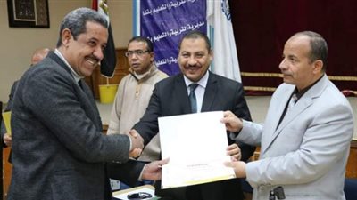 تعليم قنا تكرم مسئولي التطوير التكنولوجي بالإدارات التعليمية