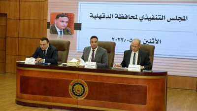 محافظ الدقهلية يوجه بسرعة توريد القمح إلى الشون والصوامع بنطاق المحافظة