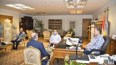 محافظ أسيوط يلتقى العضو المنتدب لشركة 