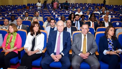 تفاصيل زيارة وزيرة الهجرة للمنطقة الاقتصادية لقناة السويس