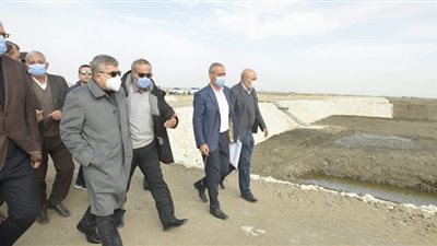 الفريق أسامة ربيع يتابع مستجدات أعمال التطوير بقناة السويس للاستزراع المائي