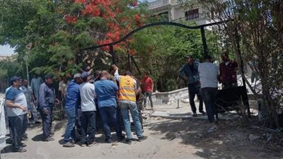 إزالة استحوازات مخالفة بالمجاورة الخامسة بالعاشر من رمضان