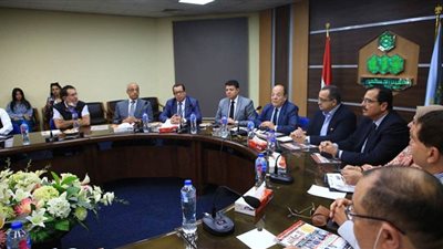 الهجرة: نستهدف إطلاع الخبراء بالخارج على ما يتم من جهود وطنية لتطوير الصناعة المصرية وتوطينها