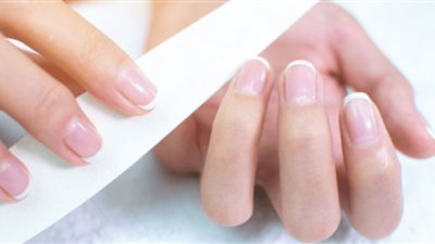قواعد أساسية لأظافر صحية قوية