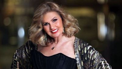 على خطى مارلين مونرو.. يسرا تروج لبرنامجها الجديد