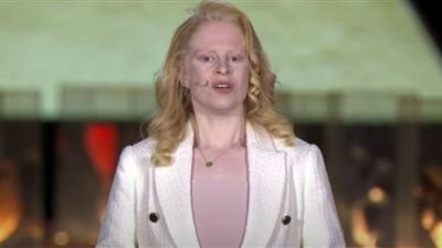 سالي بمنتدى الشباب.. فتاة تَحول خوفها لشجاعة بفضل نصيحة من الرئيس السيسي