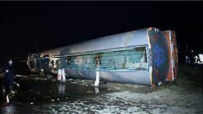 انقلاب سيارة مواد بترولية بالمدخل الشمالي لمدينة الغردقة