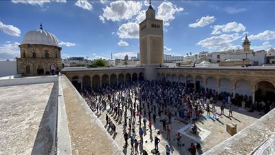 تونس تُعلق صلاة الجمعة يومي 14 و21 يناير بسبب كورونا