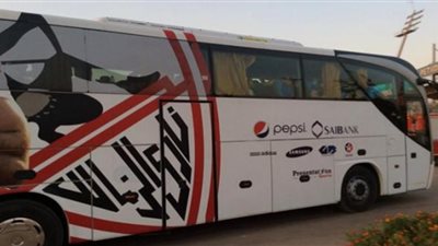 حافلة الزمالك تصل ستاد القاهرة لمواجهة إنبي