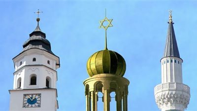 استمرار عمل الفرق الصحية المكثفة لتطهير وتعقيم المدارس ودور العبادة والأماكن الحيوية بالشرقية