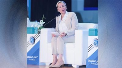 وزيرة البيئة: الصناعة الخضراء تعنى العودة للطبيعة واستخدام الموارد الطبيعية بما لا يضر بالبيئة