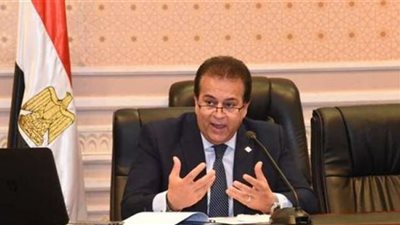 وزير الصحة يقرر إغلاق كيانات وهمية تصدر شهادات صحية مضروبة