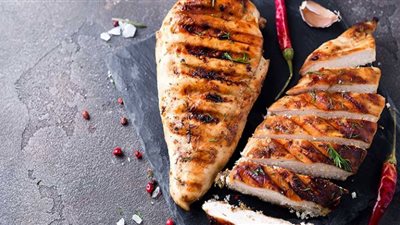 دراسة: تناول الدجاج يساعد على إنقاص الوزن