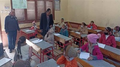 انتظام سير عمل لجان الامتحانات بمدارس نجع حمادي