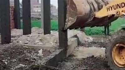 إزالة كافة الإعلانات المخالفة بشوارع مدينة بلبيس