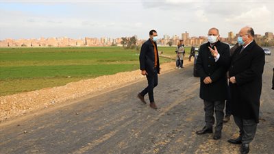 بالصور .. محافظ القاهرة يتفقد عددًا من المحاور الجديدة بمنطقة شرق
